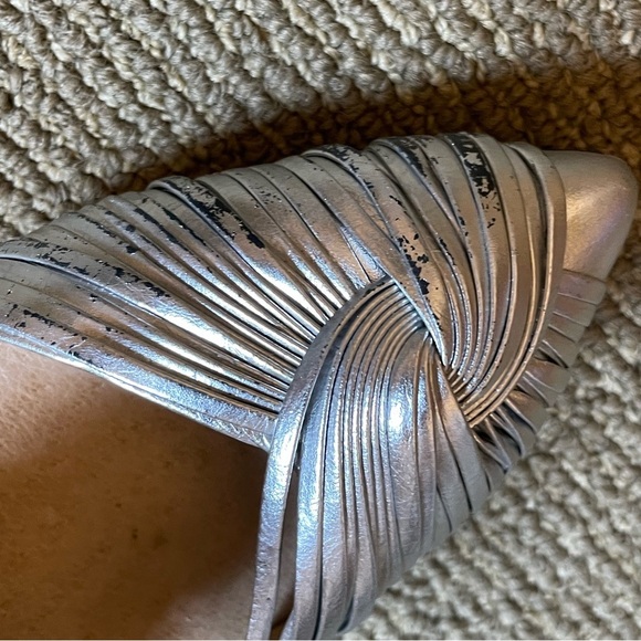 L.A.M.B. High heeled brushed metallic rustic closed toed shoes women’s size 5.5 - Picture 6 of 8